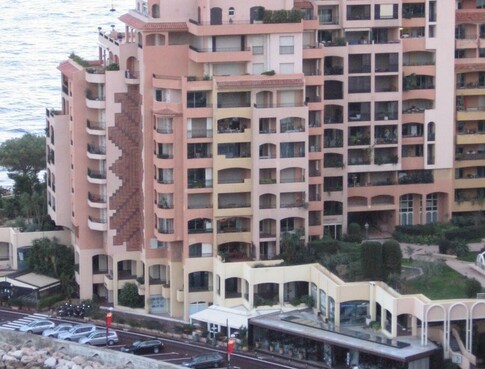 FONTVIEILLE - FOND DE COMMERCE 290m²